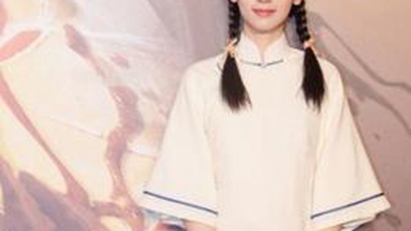 周也微博之夜牛仔裤领奖惹争议红毯审美引热议